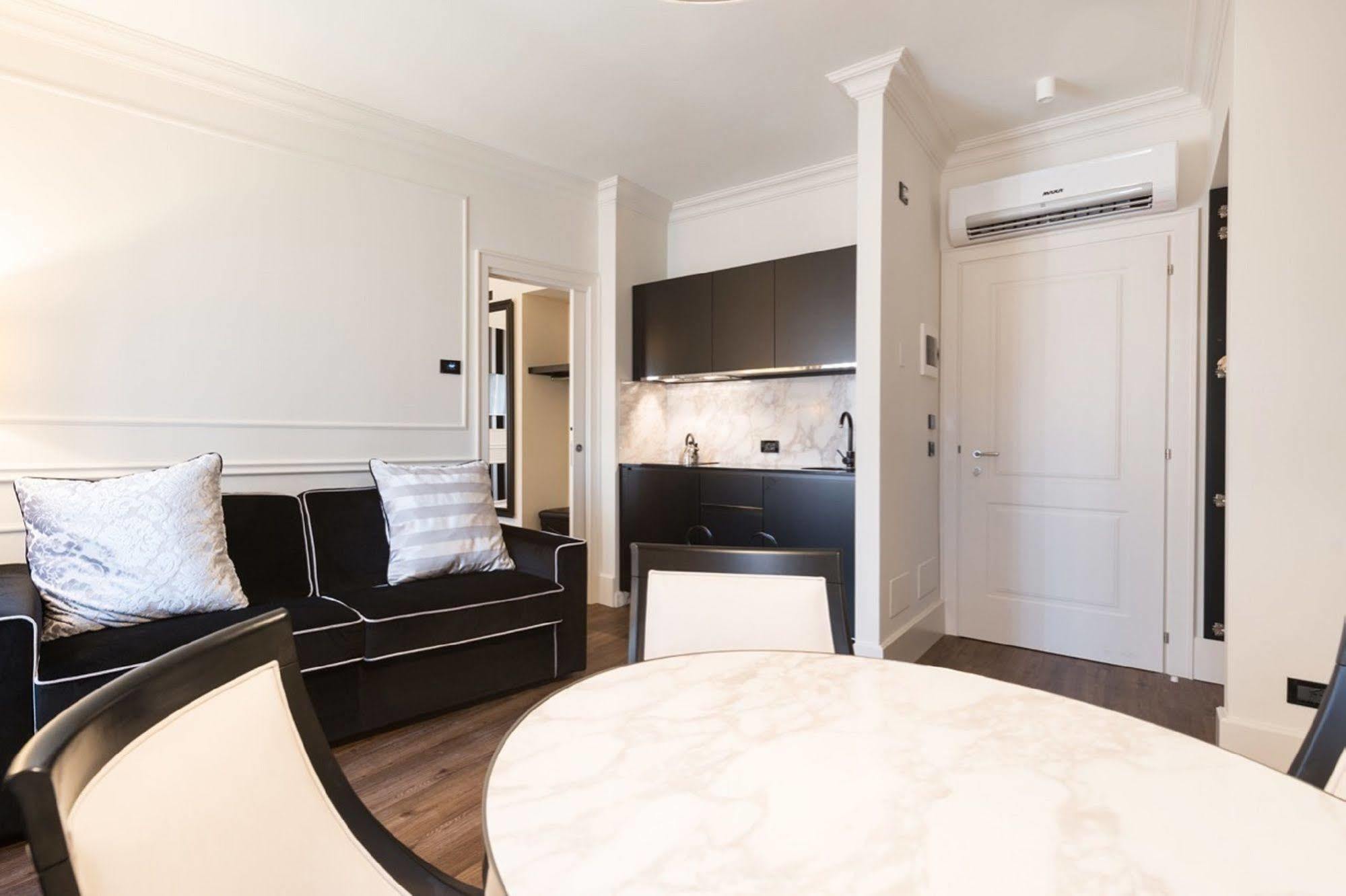 House Apartahotel 4*